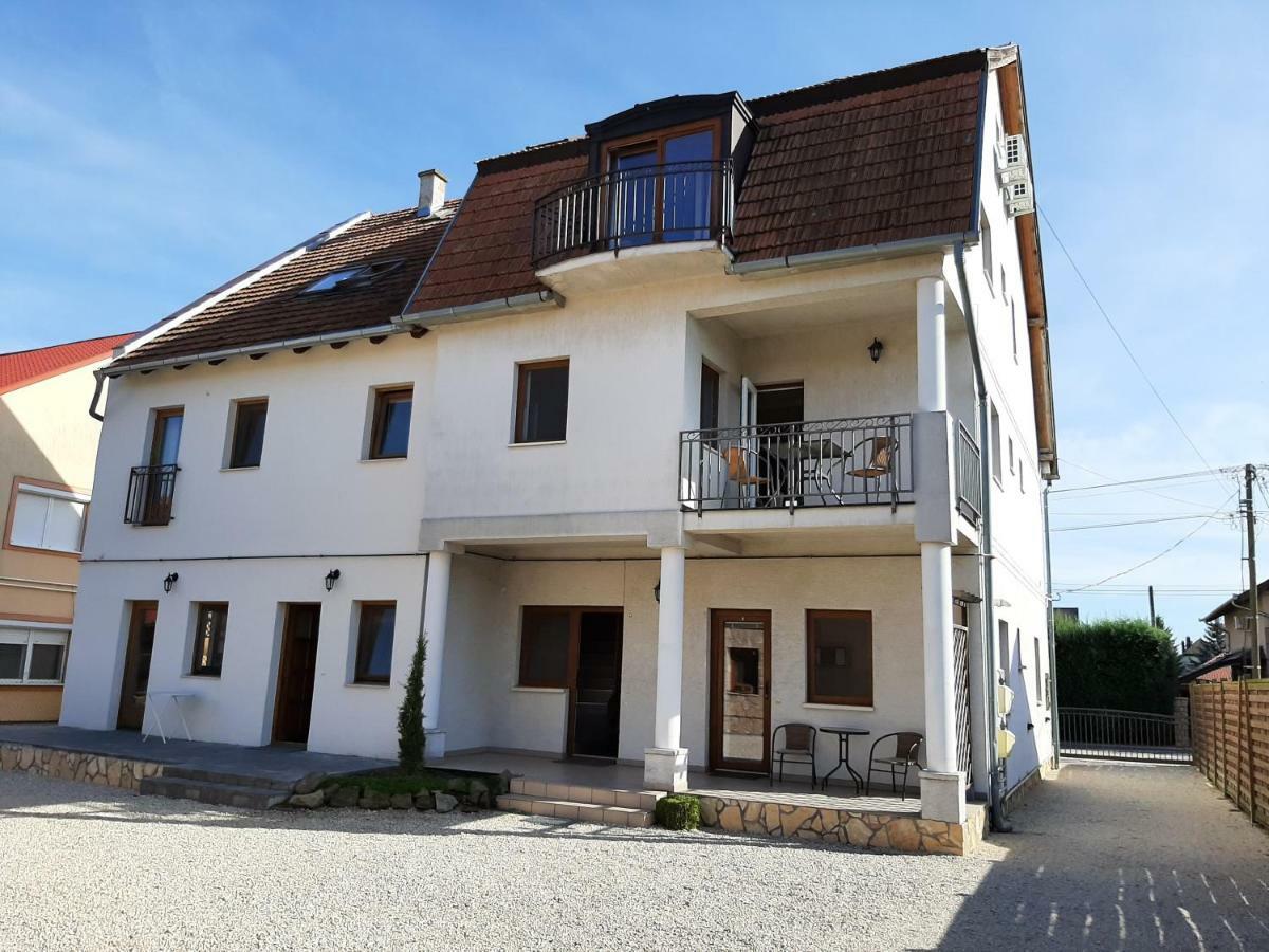 Familia Apartmanhaz Кестели Екстериор снимка